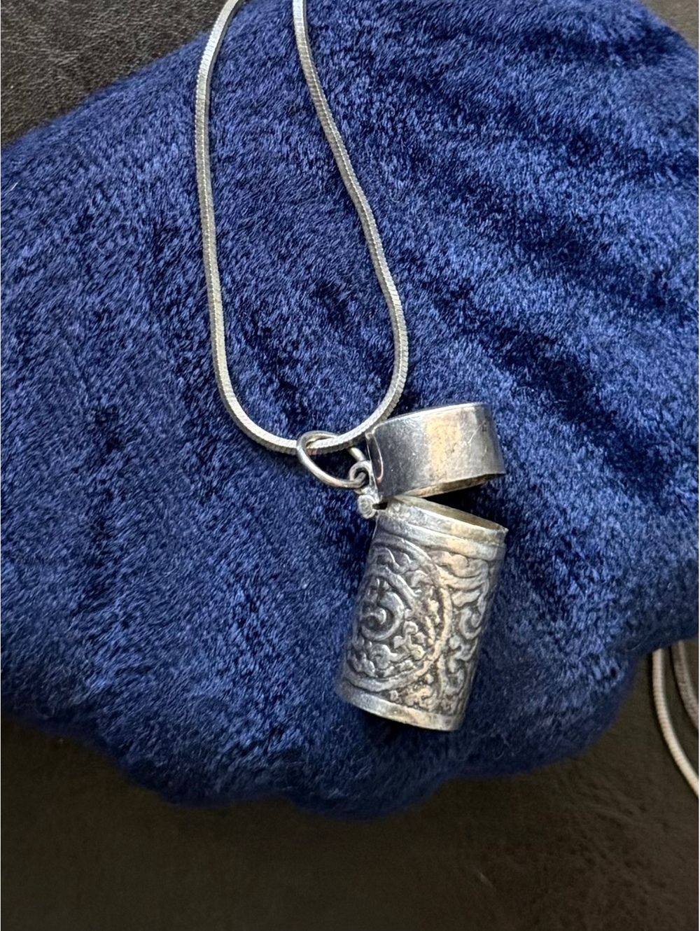 Vintage Sterling Silver Repousse Pill Box Snuff Container Pendant Necklace 19.9"